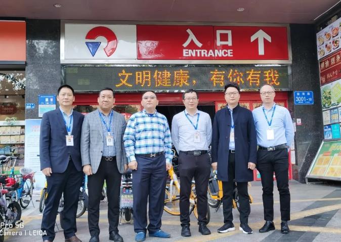 人人樂開展2021春節(jié)慰問送溫暖活動！